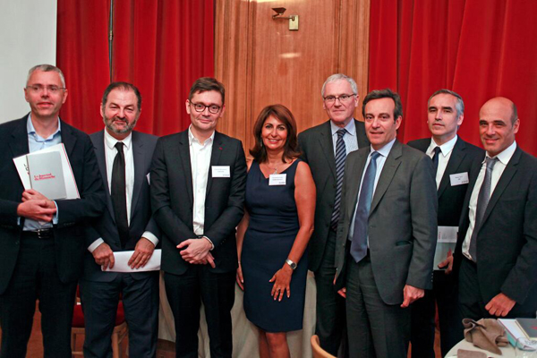 Les participants à la table ronde des matins de l’économie sur le Big Data, de gauche à droite : Michel Combes (Alcatel), Denis Olivennes (Lagardère), François Bourdoncle (fondateur d’Exalead), Valérie Hoffenberg (V Conférences), Jean Bernard Lévy (Thalès), Didier Taupin (Deloitte) et Bruno Jeudy (JDD)